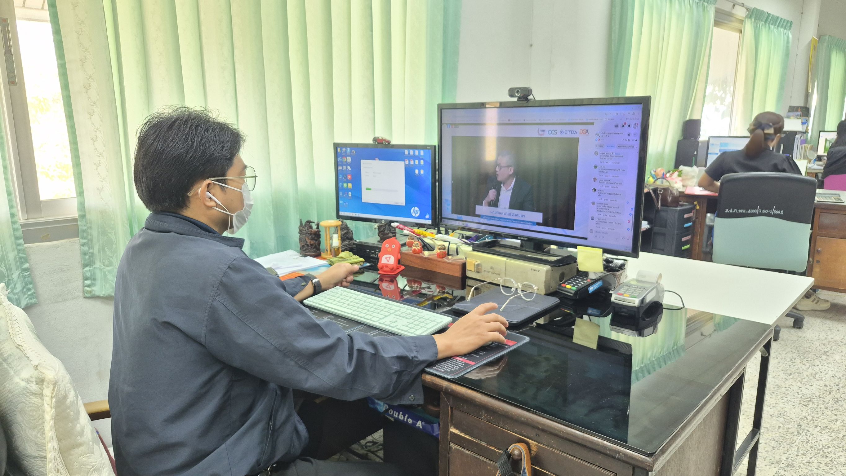 title - ปฏิรูปที่ดินจังหวัดเพชรบุรี มอบหมาย เจ้าหน้าที่ ส.ป.ก.เพชรบุรี ร่วมประชุม 